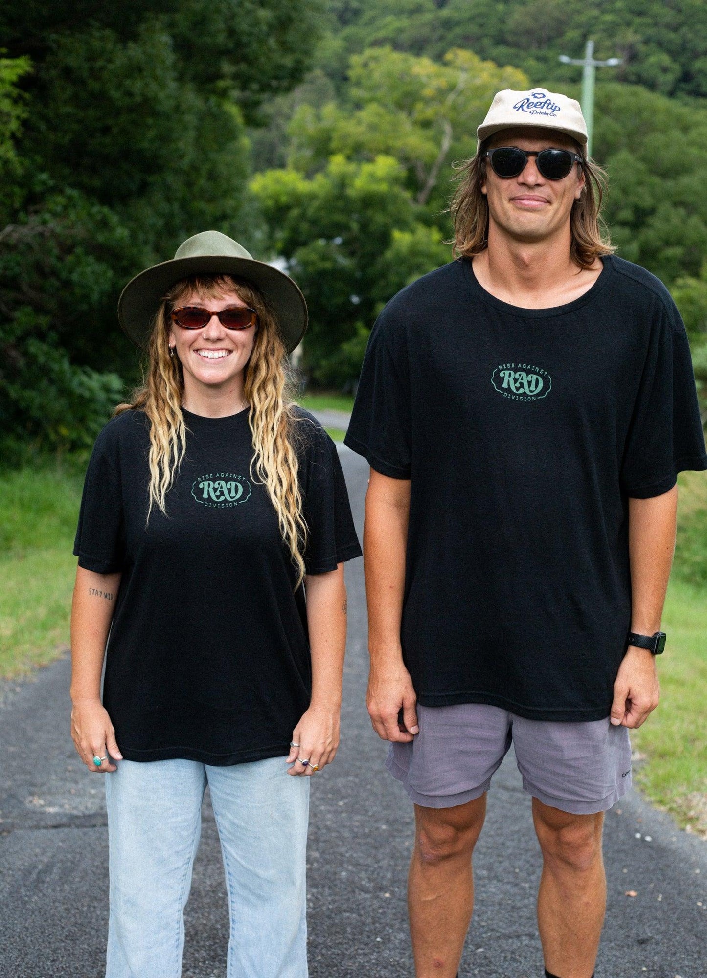 Black 70's hemp surf logo Tee